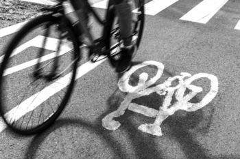 El asfalto sigue enemistado con las bicicletas