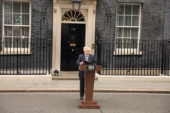 Johnson anuncia su dimisión como primer ministro británico