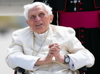 Benedicto admite una reunión con un sacerdote acusado de abusos