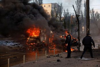 Al menos ocho muertos por bombardeos en el centro de Kiev