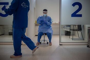 La ocupación hospitalaria por COVID cae más de un 50% en España