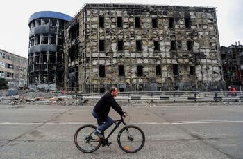 Ucrania espera un ataque en el Donbás mientras Mariúpol resiste