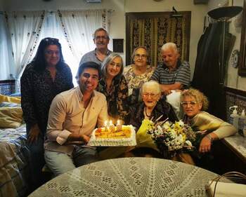 Plácida Feital López, vecina de Candeleda, cumple 100 años