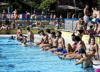 Quintana pide no beneficiar a los empadronados en las piscinas