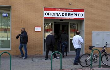 El paro baja en 11.394 personas en España en febrero