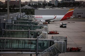 Madrid y Cataluña piden más controles COVID en los aeropuertos