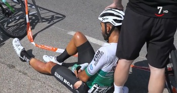 Dura caída de David González en la Vuelta a Burgos