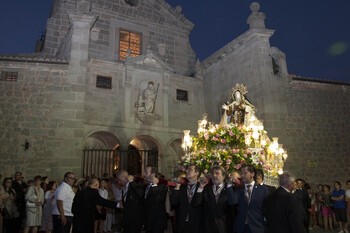 La imagen de Santa Teresa visita San José en su aniversario
