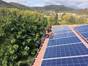 La energía solar genera 6.000 empleos directos e indirectos