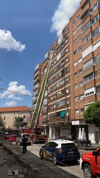 Cinco intoxicados por humo en un incendio en Valladolid