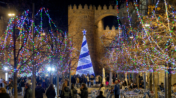 Ávila se ilumina para anunciar la Navidad