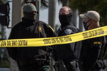 Un supremacista blanco mata a tres personas en Florida