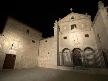 El convento de San José estrena iluminación ornamental