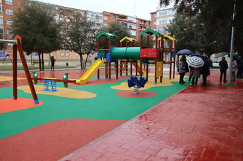 Detenidos dos padres por una pelea por el turno del columpio