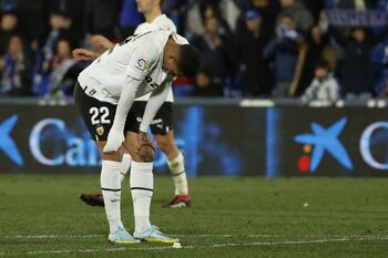 El Getafe hunde al Valencia en el descenso