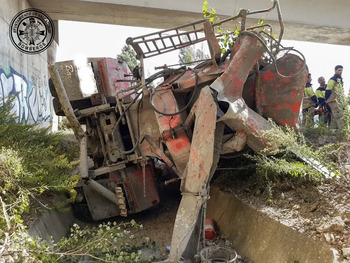 Fallece un camionero de 22 años al volcar en Valladolid