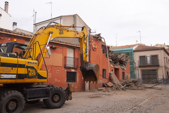 El edificio que albergó el bar Monet en Las Vacas se derrumba