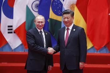 Putin se entrega a los brazos de China