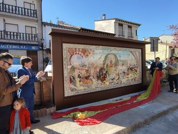 Arenas dedica un mural cerámico a su Virgen del Pilar