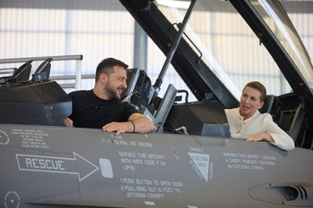 Zelenski obtiene más de 60 aviones F-16 para luchar contra Rusia