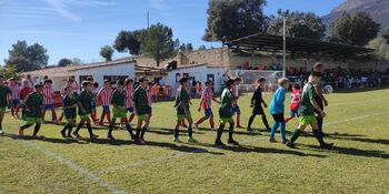Un millar de niños disfruta del fútbol en Lanzahíta