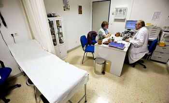 El poder adquisitivo de los médicos de Familia cae más un 20%