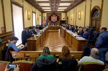 Diputación centra el debate en el campo con 'sí' a 2 mociones