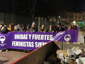 Medio millar de abulenses se manifiestan en Ávila por el 8-M