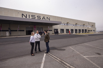 La Junta entrega a Nissan Ávila el nuevo almacén logístico