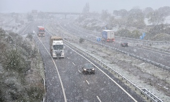 La nieve complica la circulación por varias carreteras