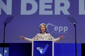 Von der Leyen alerta de que el populismo busca 
