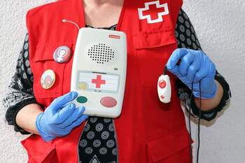 El botón de teleasistencia de la Cruz Roja